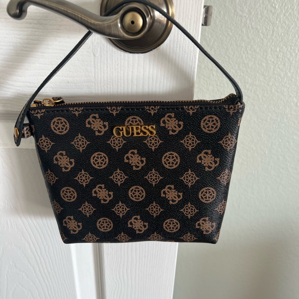 Guess small shoulder bag.
Brand New